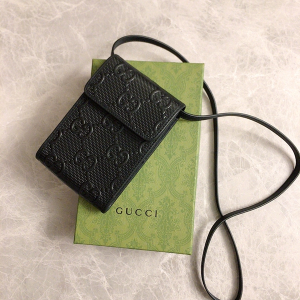 グッチ財布 レプリカ着用イメージ